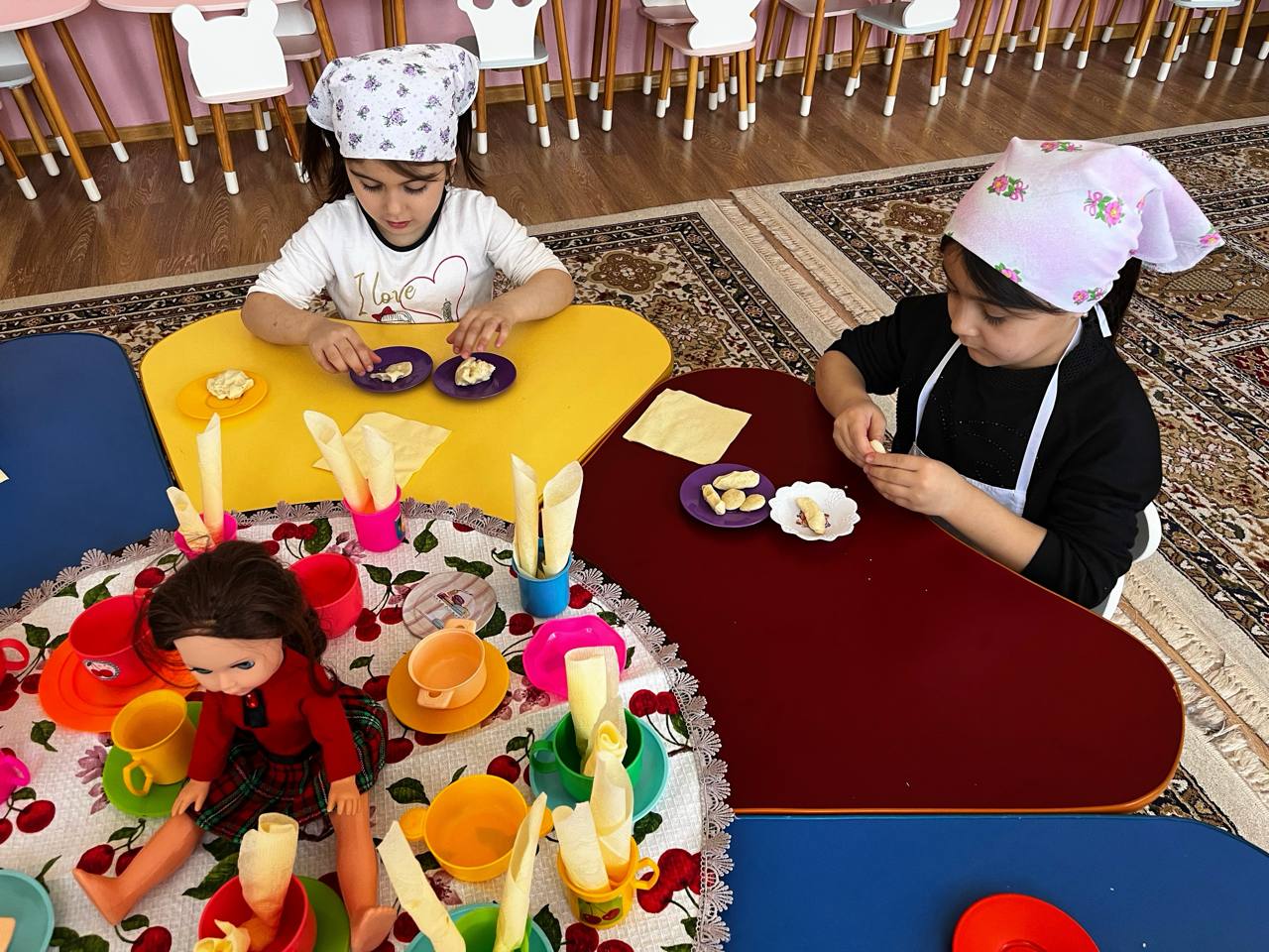 Групповое занятие по лепке из соленого теста для детей с ОВЗ