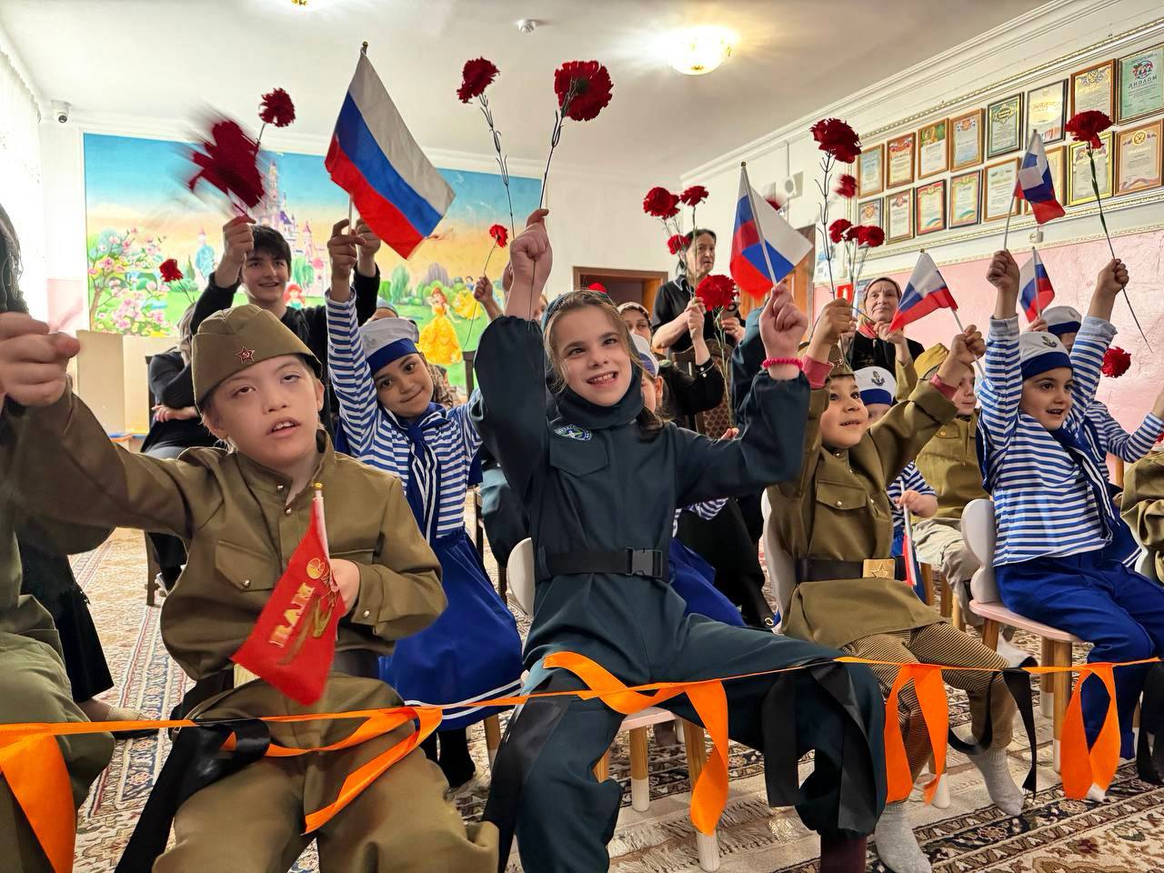 Час памяти «Георгиевская лента – лента героев» прошел для детей с ОВЗ в реабилитационном центре Казбековского района .